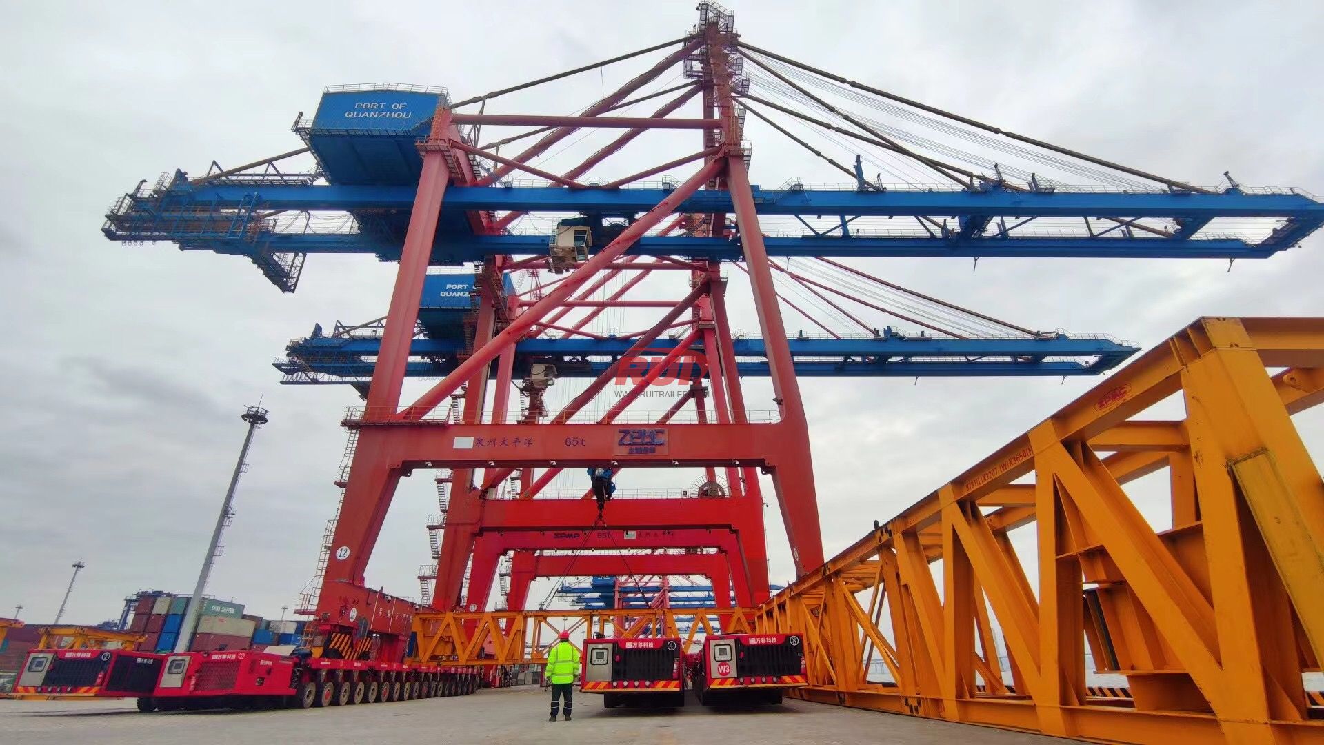 4 units SPMT transport port crane