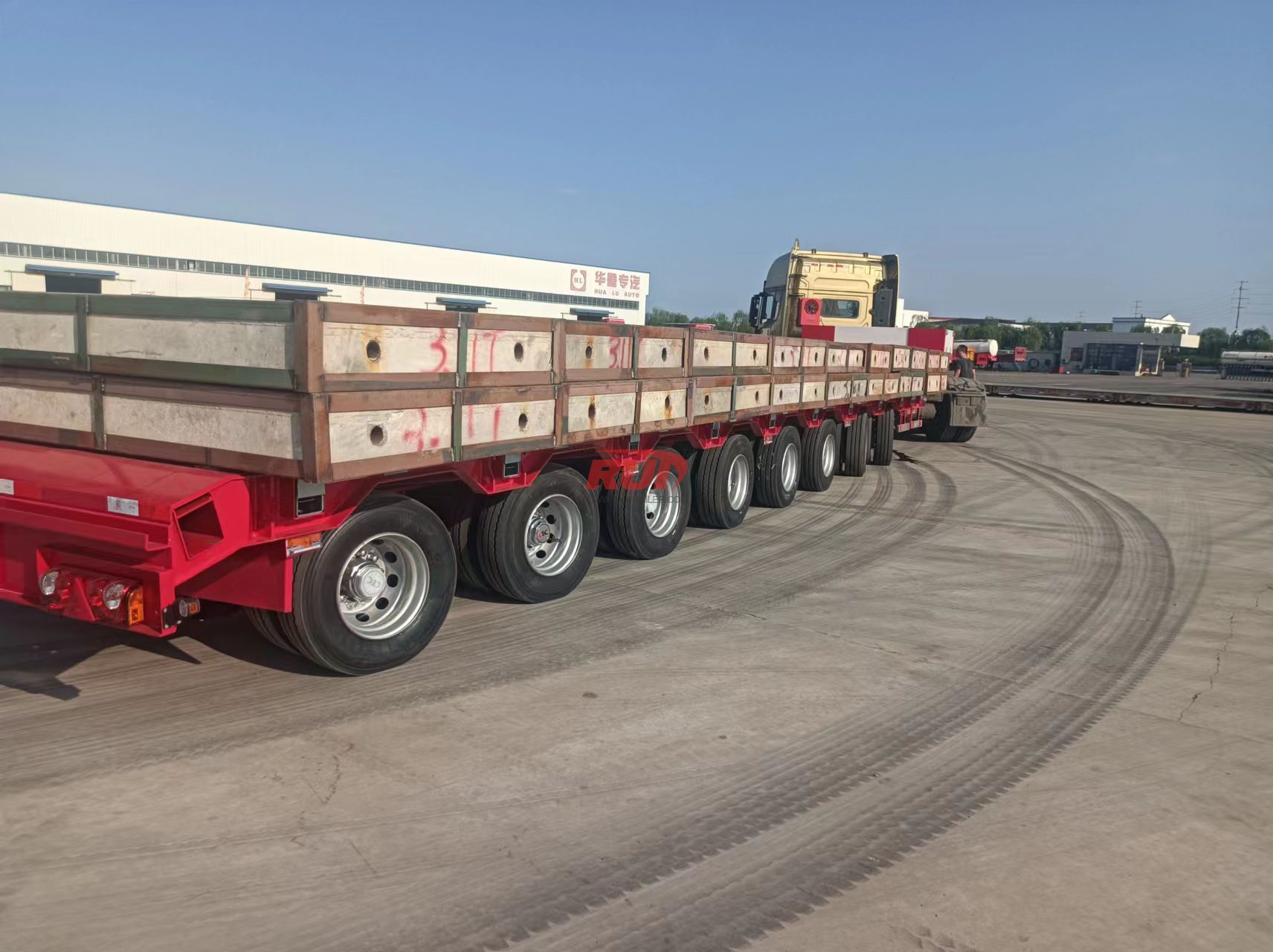 hydraulic multi axle trailer in loading test