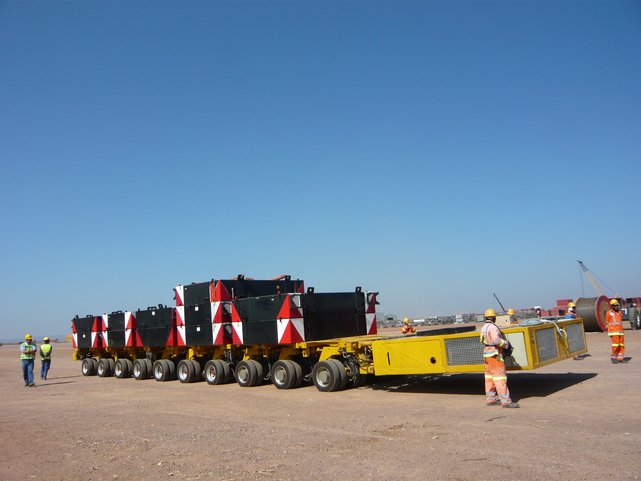 The-self-propelled-modular-transporters-work-on-crawler-crane-counter-weight-movement