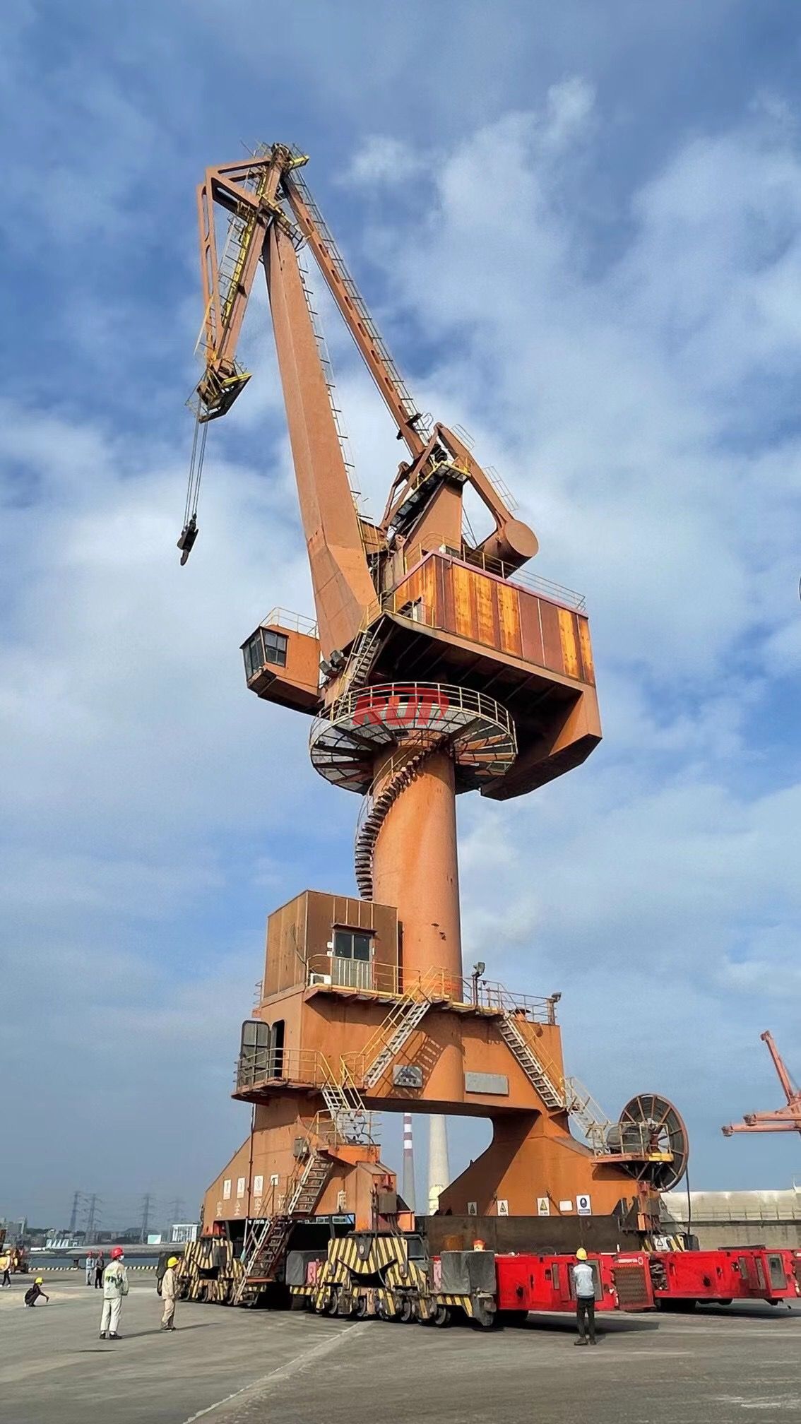 relocated port crane move by SPMT