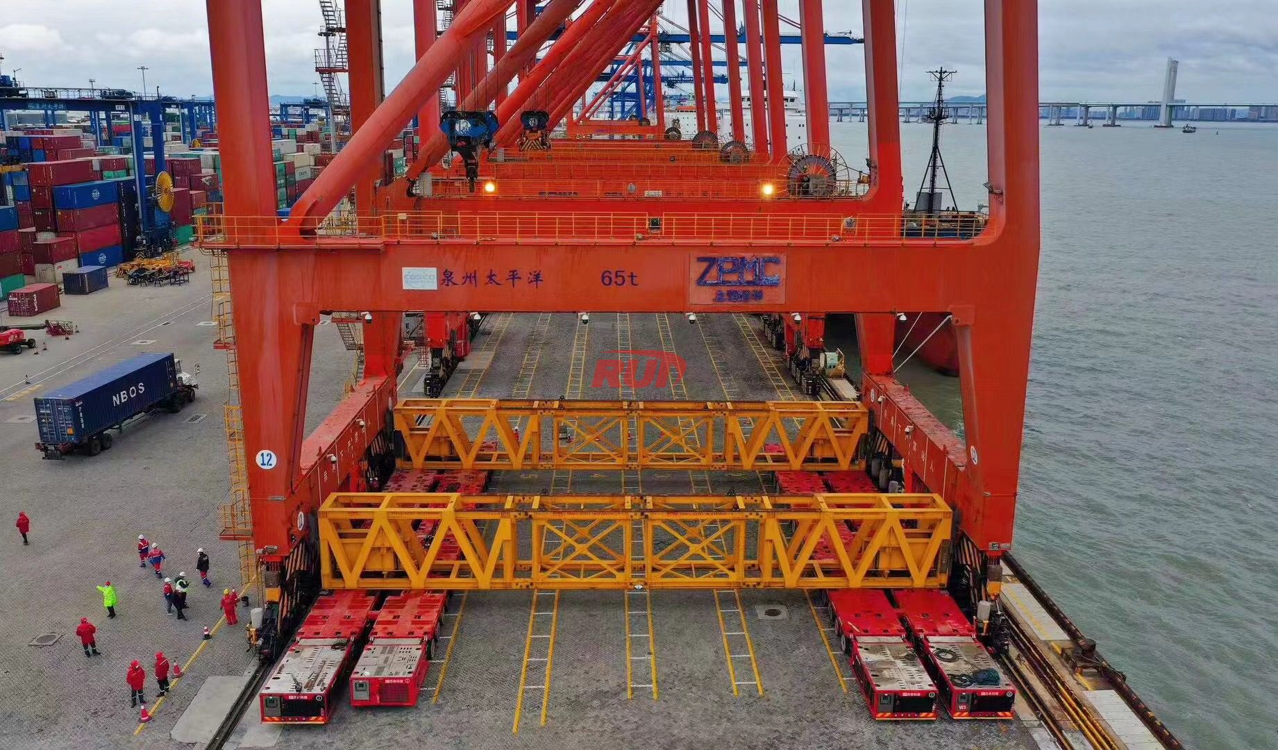 SPMT in action move port crane